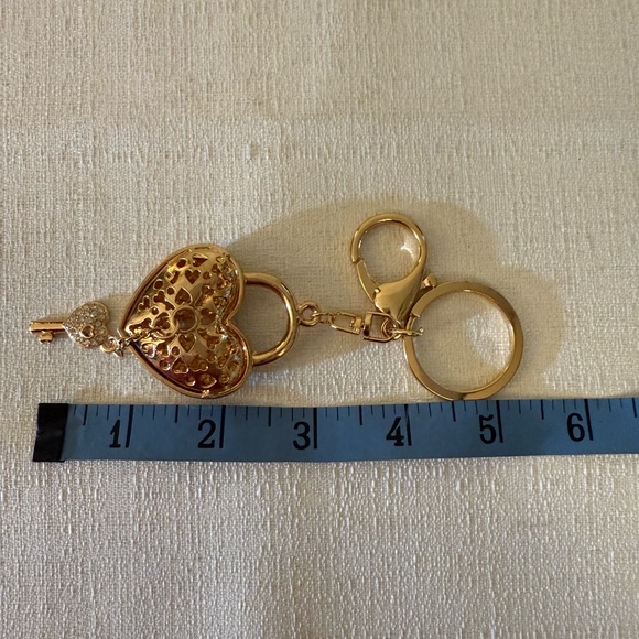 Gold Tone and Pink Heart Love Lock Purse Charm & Key Crystal Keyring - Picture 5 of 5
